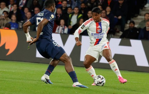 （体育）足球——法甲：巴黎圣日耳曼不敌里昂