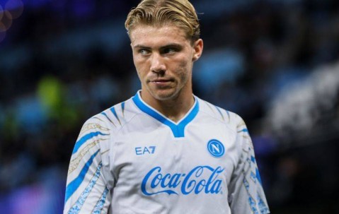 欧冠焦点战：黄潜主场迎战曼城，裁判名单揭晓引发热议