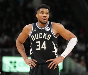 约基奇伤缺字母哥空砍22+13+7 掘金客场险胜雄鹿