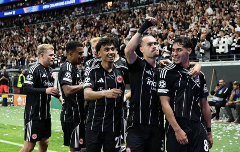 德甲黑马法兰克福欧冠登顶，首秀神锋2射1传创造神迹