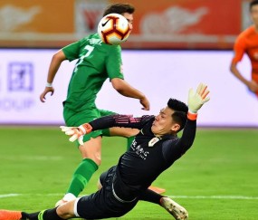 鲁能本轮中超负于大连英博，主力门将王大雷提前解约进军德甲