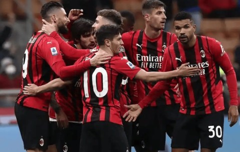 意甲焦点战：AC米兰主场剑指三分，莱切保级生死一搏