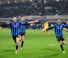 到底谁才是真蓝黑,这一天他们挺起意大利足球的脊梁