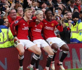 10场23分！曼联临时主帅封神，却遭两大世界名帅围剿，拉爵到底选谁？