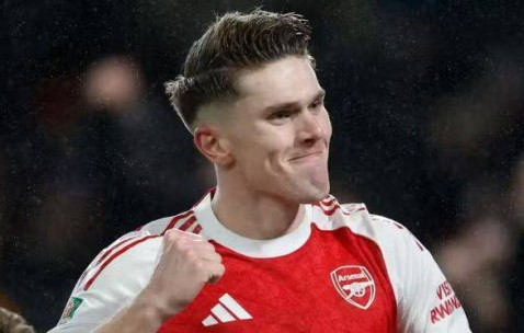 阿森纳内讧实锤？7000万锋霸破门后竟推队友，球迷怒了！