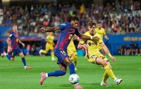 因迟到沦为替补！拉什福德戴罪立功：连续2轮西甲送助攻