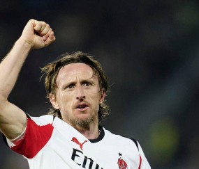 意甲最新积分榜更新：AC米兰客场2-1胜出，争冠形势明朗