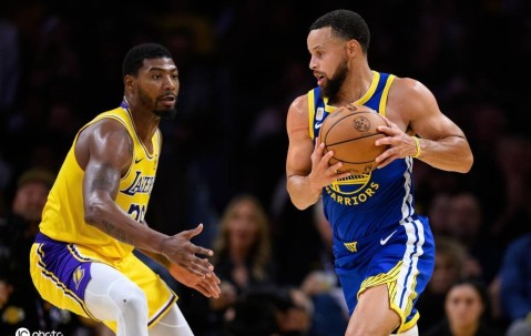 超远三分杀死湖人！库里轻松拿下23分4助3断1帽