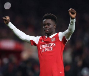 阿森纳球迷估计是真炸了，萨卡续签长合同后状态全线崩溃