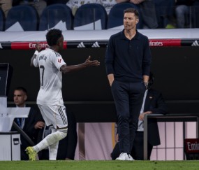 将帅不合！皇马更衣室乱了！佛爷出面调和，两亿起飞，双双失宠