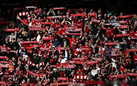 利物浦0-2巴黎！客场四连跪，高层却说：斯洛特，再给你时间！