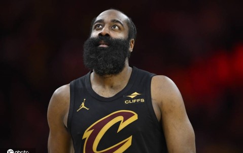 绷不住乐！哈登全场只中1球躺赢 队友三分10中9保命