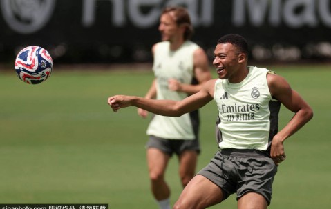 西甲球队皇家马德里训练备战世俱杯
        
    西甲球队皇家马德里训练备战世俱杯