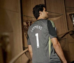 曼联一人离队只差最后步骤，拉爵欲收回500万！拉门斯下赛季穿1号